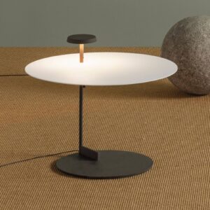 Lampadaire Vibia Flat blanc avec tablette et éclairage LED indirect