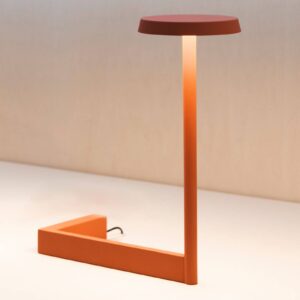 Lampe à poser Vibia Flat terracotta au design épuré et lumière douce
