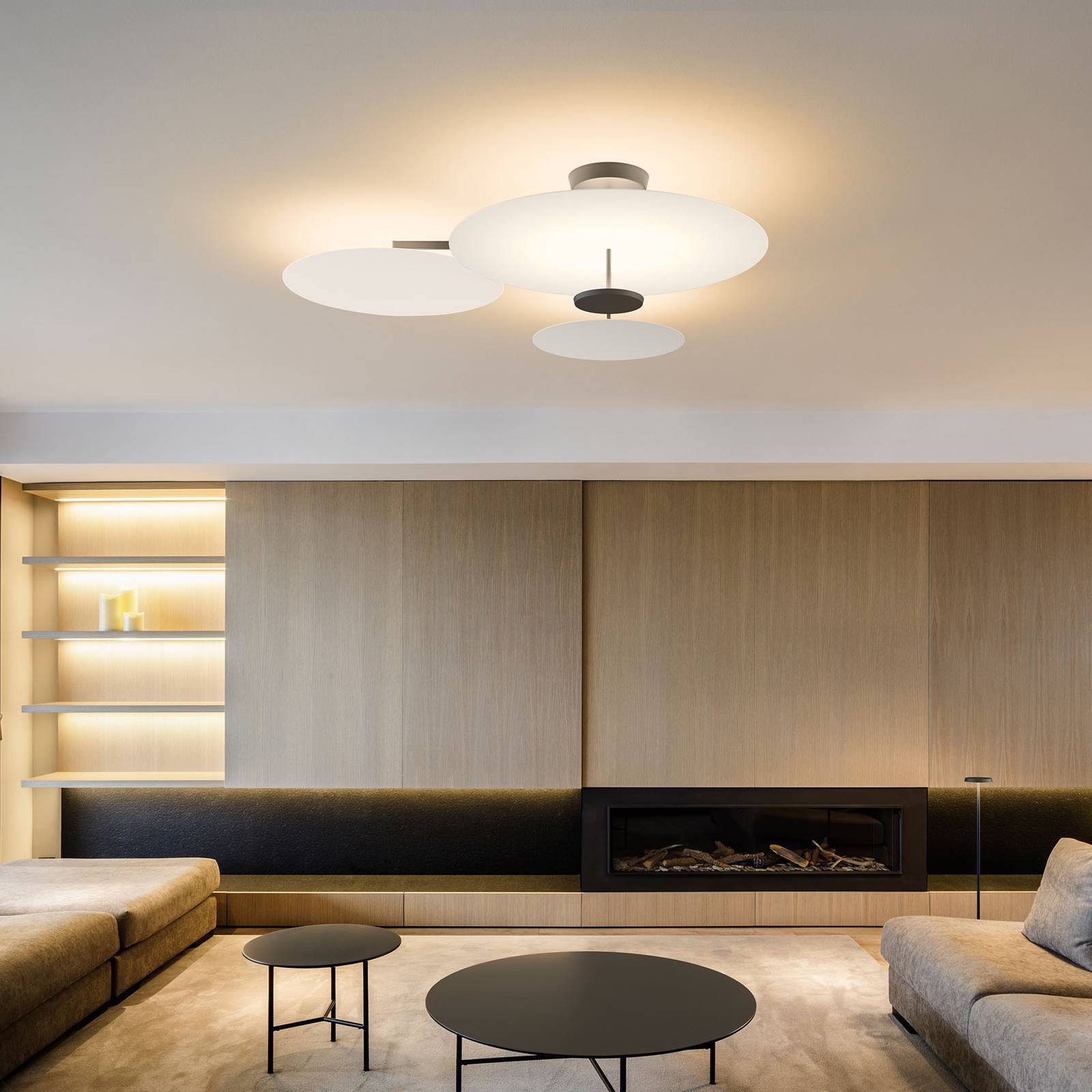 Plafonnier LED Vibia Flat blanc à disques métalliques superposés au plafond — vue 2